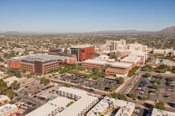 Медицинский центр Университета Баннера в Тусоне, Аризона, антенна — стоковое фото