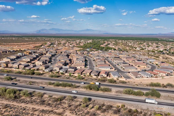 Sahuarita Arizona 'da eyaletler arası on dokuz yeni eve bakın.