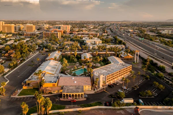 Hotel Tucson City Center al lado de la autopista. —  Fotos de Stock
