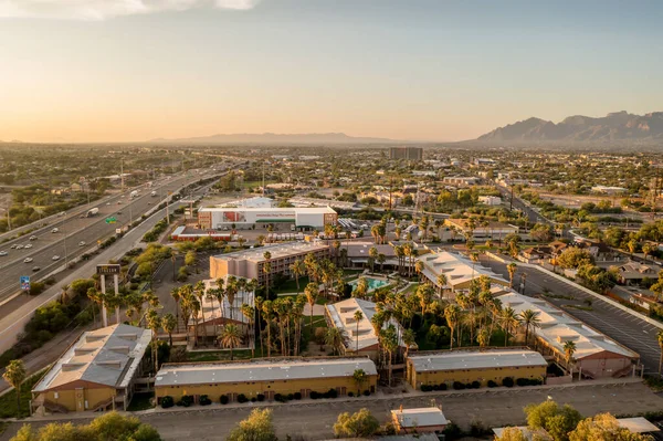 Tucson Oteli ve eyaletler arası taşımacılık deposu.. 