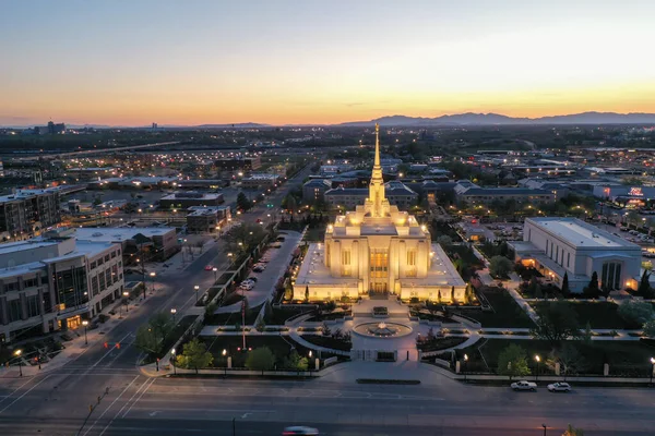 LDS Latter Day Saints Mormon Temple in Ogden, Utah at sunset — стоковое фото