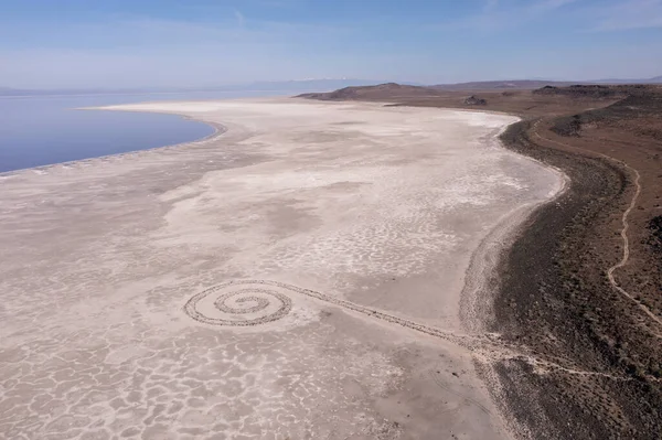 Spiral Jetty, Utah 'taki Great Salt Lake' de bir sanat tesisi.