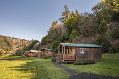 Oregon 'da bir karavan parkında kiralık ahşap kulübeler.. 