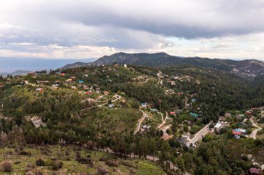 Summerhaven, Mount Lemmon, Arizona, ABD 'de küçük bir şirket. Hava görünümü.