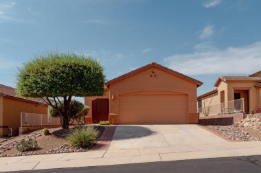 Arizona, Tucson 'daki geleneksel Arizona House. Güzel modern Amerikan evi