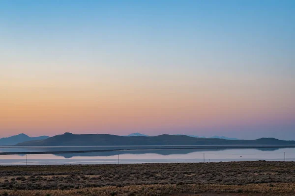 Sunrise Great Salt Lake Utah Mountain Reflection Calm Water —  Fotos de Stock