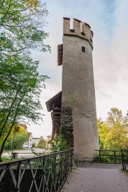 İsviçre, Basel 'de kuleleri ve siperleri olan eski ortaçağ şehir duvarı..