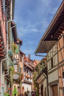 10 Ekim 2017, Equisheim, Fransa. Alsace 'de güzel mimarisi olan eski evler.. 
