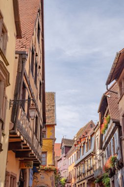 10 Ekim 2017, Equisheim, Fransa. Alsace 'de güzel mimarisi olan eski evler.. 