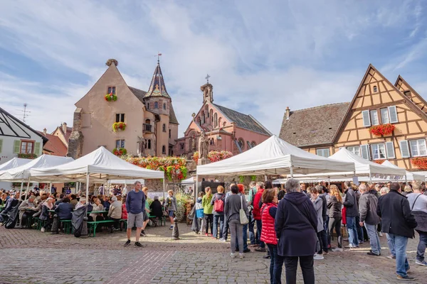 October 2017 Equisheim France Tourists Sightseeing French Alsace Historic Town — 스톡 사진