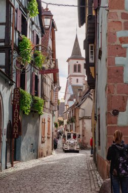 10 Ekim 2017, Equisheim, Fransa. Alsace 'de güzel mimarisi olan eski evler.. 