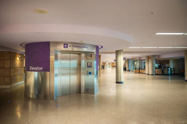 Лифт Терминале Аэропорта Тусон — стоковое фото