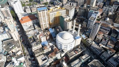 Dar es salaam içinde msulim camiinin havadan görünüşü
