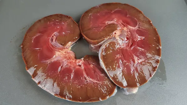 カット エルク腎臓 野生動物の肉 — ストック写真