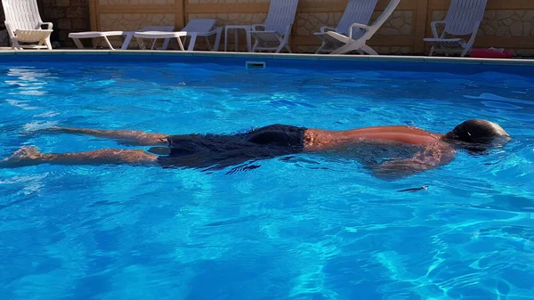 Teenager Swims Frame Pool Sports Recreation Summer Village — Stock Photo, Image