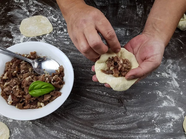 Preparar Manti Rellenos Con Masa Carne Para Albóndigas Albóndigas Khinkali —  Fotos de Stock