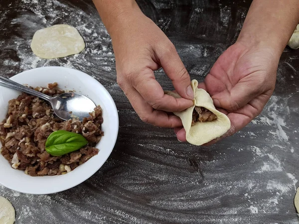 Preparar Manti Rellenos Con Masa Carne Para Albóndigas Albóndigas Khinkali —  Fotos de Stock