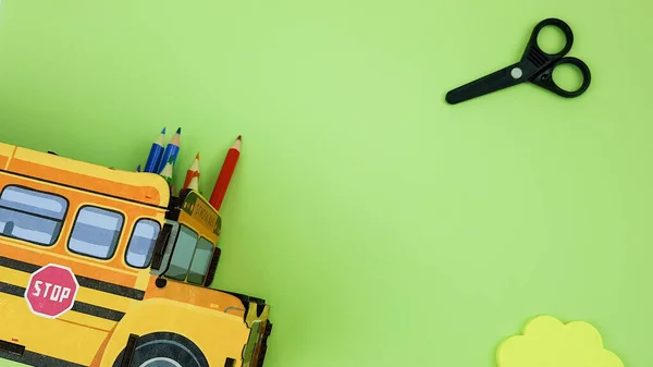 Uma Imagem Ônibus Escolar Amarelo Fundo Verde Vou Para Escola — Fotografia de Stock