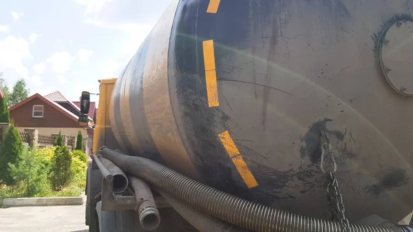 Foseptik Tankını Pompalamak Için Pompalama Makinesinin Düğümlerinin Resmi Özel Bir — Stok fotoğraf