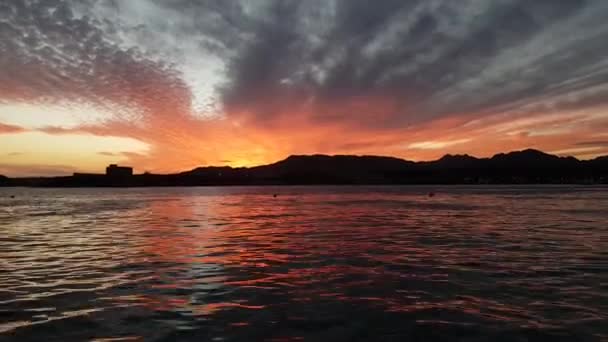 Beautiful Red Pink Sunset Thbeautiful Red Pink Sunset Sea Mountains — Stockvideo