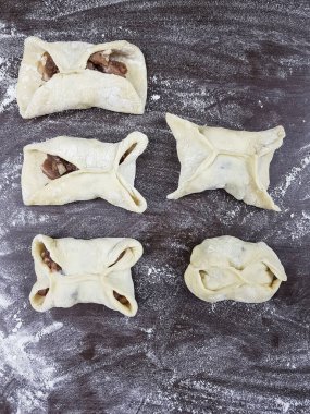 Adım adım manta vatozlarını yontmayı. Ravioli modelliği için talimatlar.