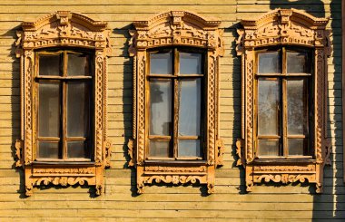 Vilayette eski bir evin duvarı..