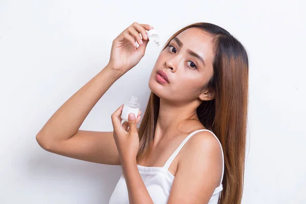 Young Beautiful Asian Woman Putting Moisturizing Serum Her Face Isolated — Stock Photo, Image