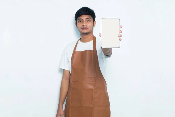 Šťastný Radostný Mladý Asijský Muž Barista Barman Nebo Servírka Demonstrující — Stock fotografie