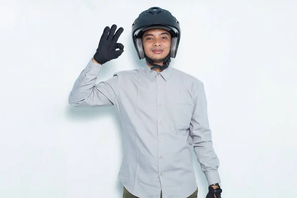 Schöner Asiatischer Mann Mit Motorradhelm Der Eine Daumen Hoch Geste — Stockfoto