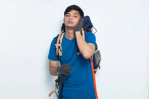 Jonge Wandelaar Aziatische Man Met Een Rugzak Gevoel Moe Geïsoleerd — Stockfoto