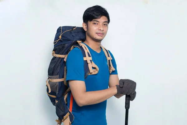 Porträt Junge Hübsche Asiatische Wanderer Mann Mit Einem Rucksack Isoliert — Stockfoto