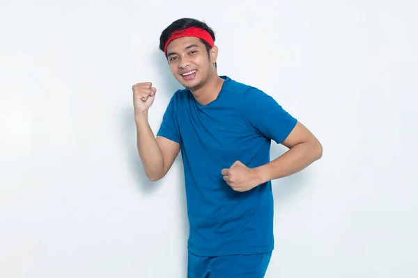 Jong Aziatische Sporty Man Gekleed Blauw Tshirt Lopen Witte Achtergrond — Stockfoto