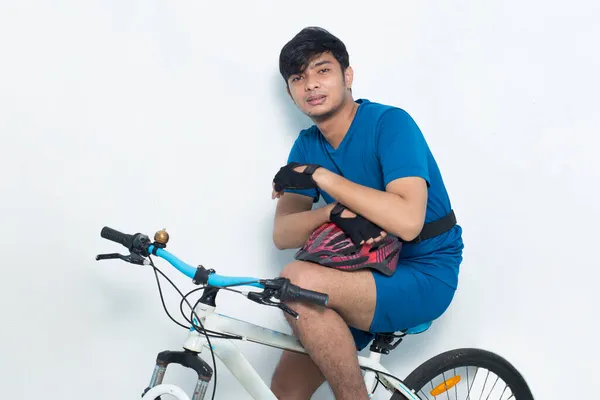 Porträt Junger Asiatischer Mann Radfahrer Isoliert Auf Weißem Hintergrund — Stockfoto