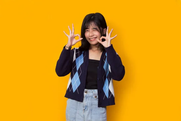 Young Asian Beautiful Woman Sign Gesture Tumb Isolated Yellow Background — Stock Photo, Image