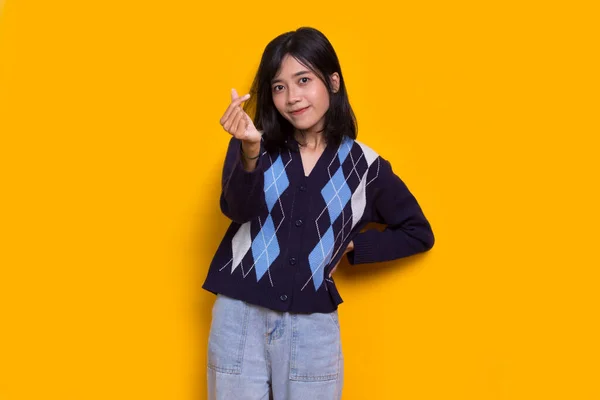 Asian Beautiful Young Woman Showing Heart Sign Love Isolated Yellow — Stok fotoğraf