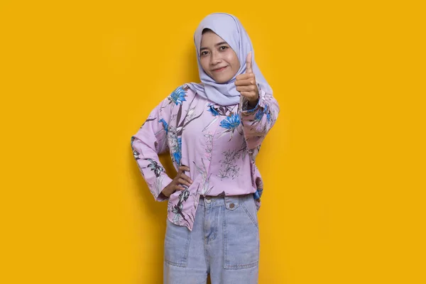 Young Asian Beautiful Muslim Woman Sign Gesture Tumb Isolated Yellow — Stock Photo, Image