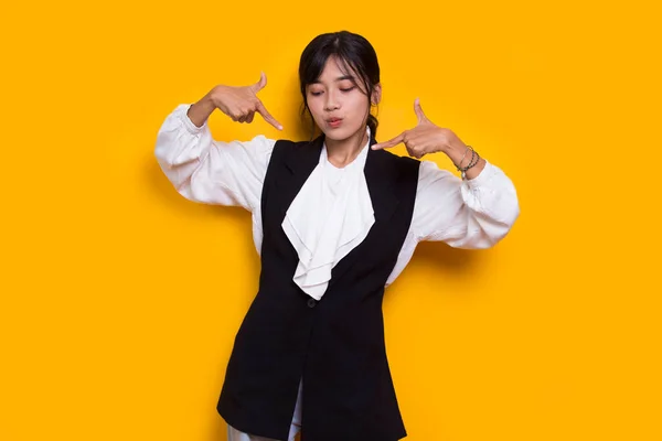 Young Asian Woman Pointing Fingers Different Directions Isolated Yellow Background — Stock Photo, Image
