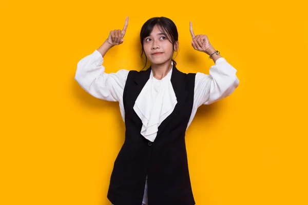 Young Asian Woman Pointing Fingers Different Directions Isolated Yellow Background — Stock Photo, Image