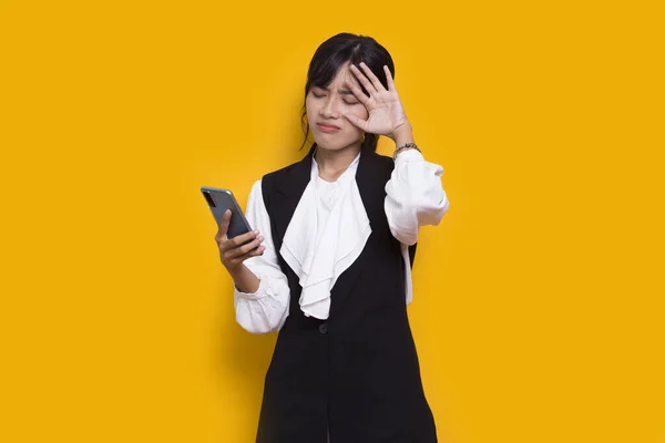 Mad Shock Young Asian Beautiful Woman Using Mobile Phone Isolated — 스톡 사진