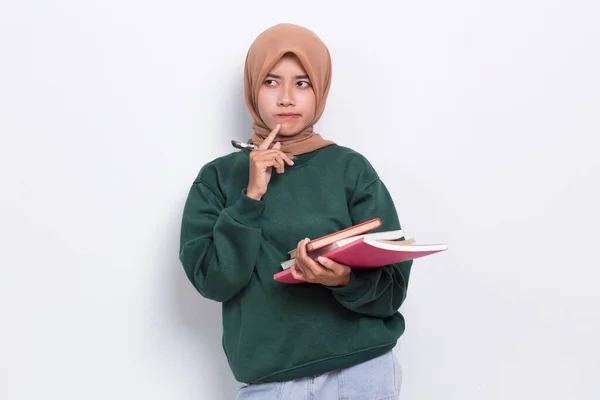 Beautiful Asian Muslim Woman Hug Book Thinking Idea Isolated White — ストック写真