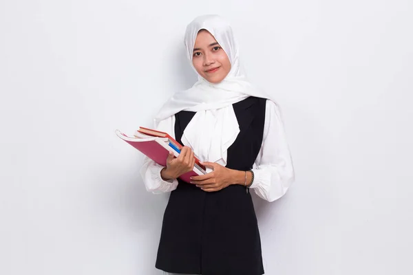 Mooie Aziatische Business Moslim Vrouw Knuffelen Een Boek Vuist Tumb — Stockfoto