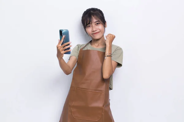 Happy Young Asian Barista Waitress Using Mobile Smartphone Isolated White — Φωτογραφία Αρχείου