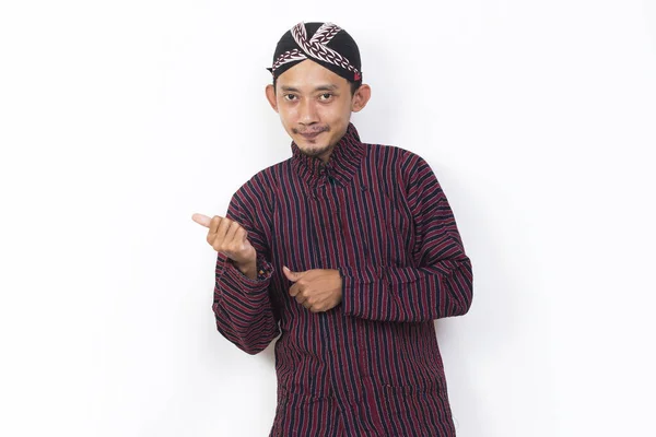 Asian Man Javanese Traditional Cloth Lurik Welcoming Guests Gretting Isolated — Foto Stock