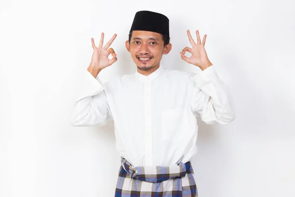Happy Asian Muslim Man Portrait Showing Thumbs Sign Gesture Isolated — Stock fotografie