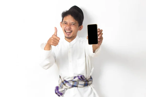Happy Asian Muslim Man Portrait Showing Demonstrating Mobile Phone Screen — Stock fotografie