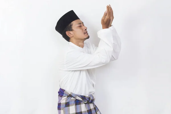 Asian Muslim Man Praying Isolated White Background — Stock fotografie