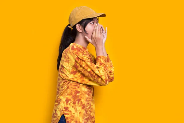 Young Asian Beautiful Woman Shouting Yelling Announcing Isolated Yellow Background —  Fotos de Stock