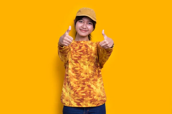 Young Asian Beautiful Woman Sign Gesture Tumb Isolated Yellow Background — ストック写真