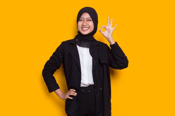Young Asian Beautiful Muslim Woman Sign Gesture Tumb Isolated Yellow — Stok Foto