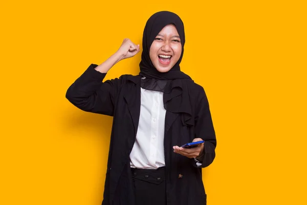 Happy Young Asian Beautiful Muslim Woman Using Mobile Phone Isolated — Stock Photo, Image